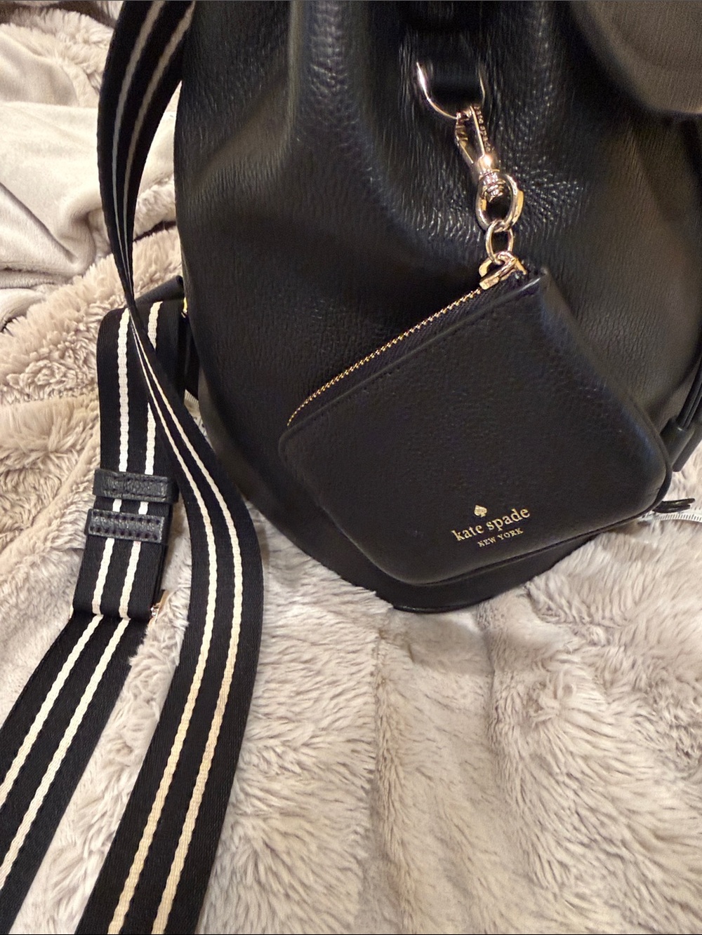 Kate Spade Rosie medium leather flap drawstring back pack nwot - Picture 3 of 16